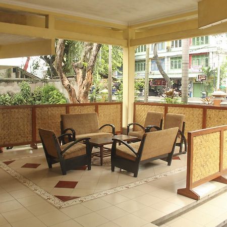 Reddoorz Plus @ Pejanggik Mataram Ngoại thất bức ảnh