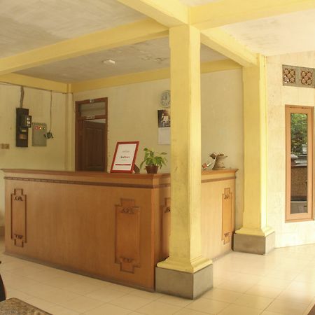 Reddoorz Plus @ Pejanggik Mataram Ngoại thất bức ảnh