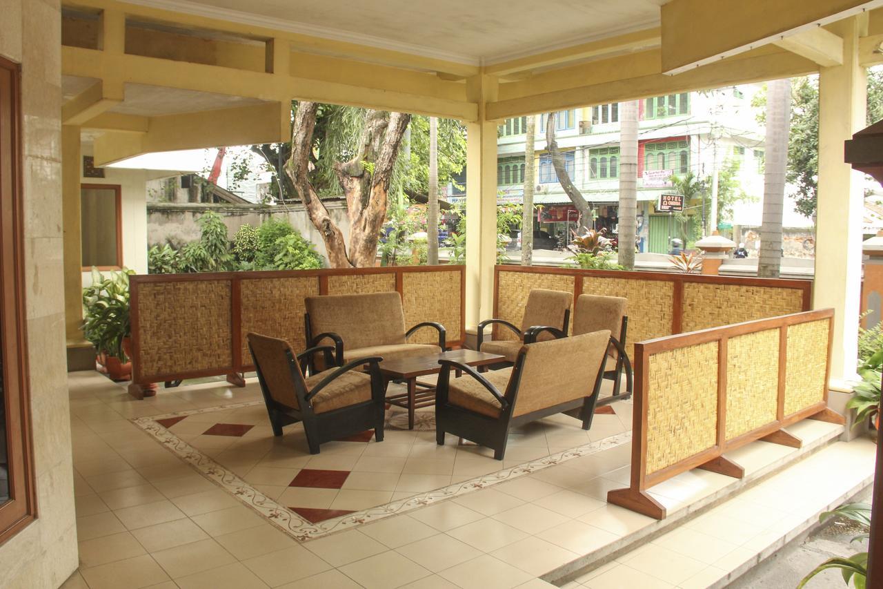 Reddoorz Plus @ Pejanggik Mataram Ngoại thất bức ảnh