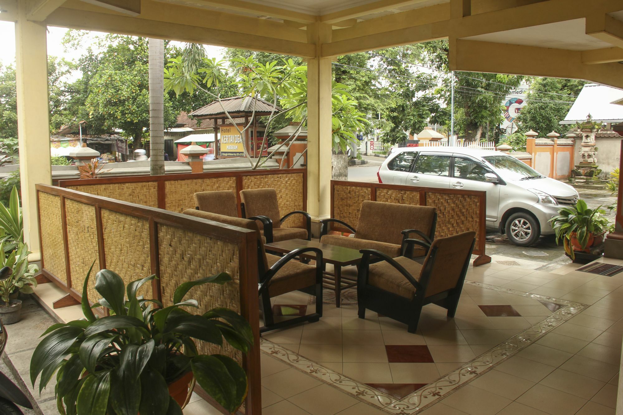 Reddoorz Plus @ Pejanggik Mataram Ngoại thất bức ảnh