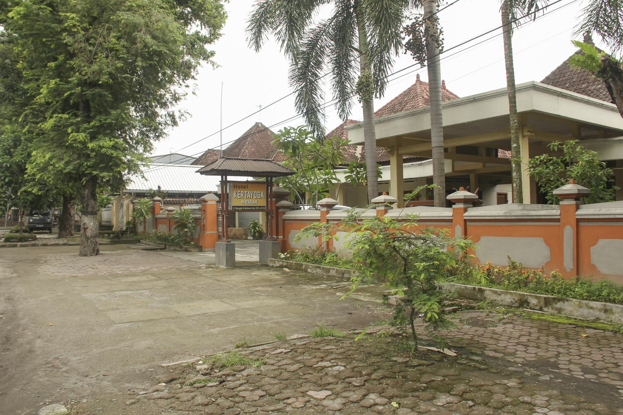 Reddoorz Plus @ Pejanggik Mataram Ngoại thất bức ảnh